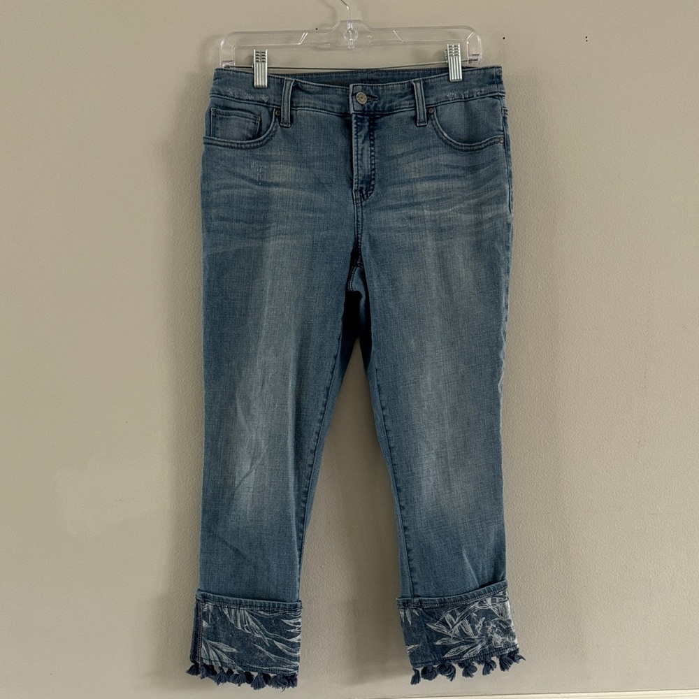 Women's Chico’s size 0 Denim Girlfriend Slim Leg Crop US Size 4 with Floral hem